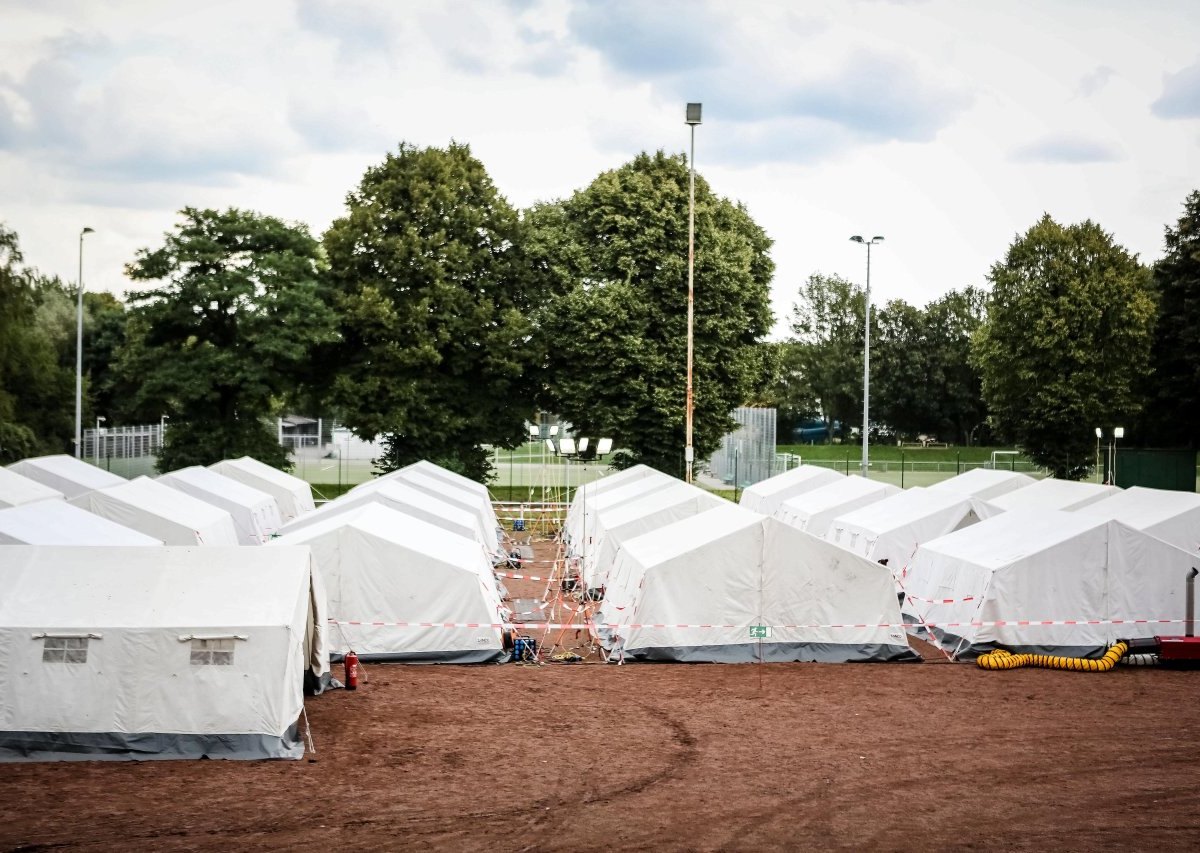 Duisburg Zeltlagerfür Flüchtlinge.jpg