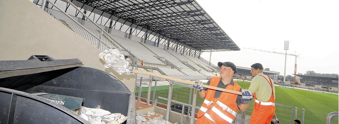 EBE reinigt das Stadion Essen.jpg