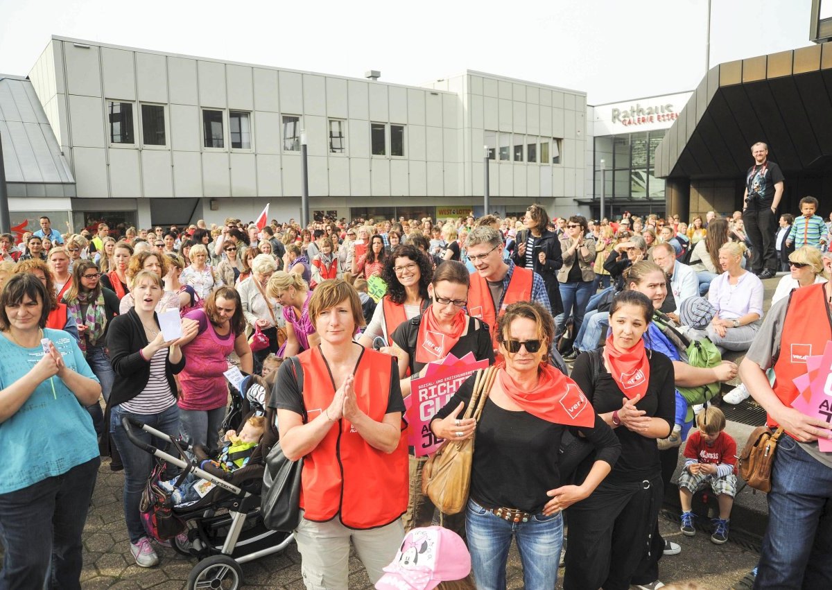 Eltern Demo für schnelles Ende.jpg