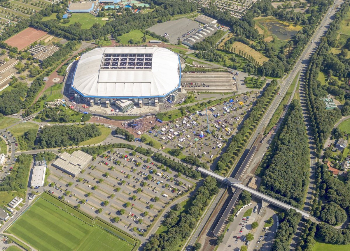 Gelsenkirchen, Luftbild, Veltins-Arena.jpg