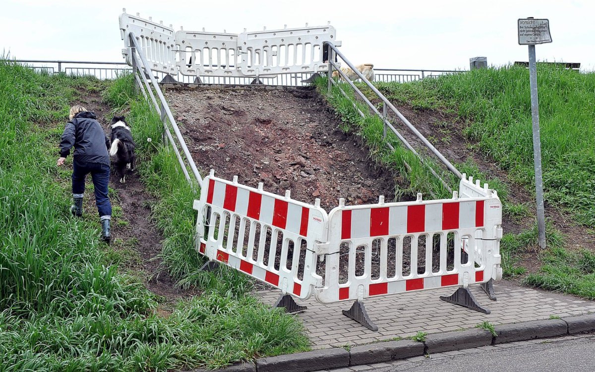 Hochwasser Deich Oberhausen.jpg