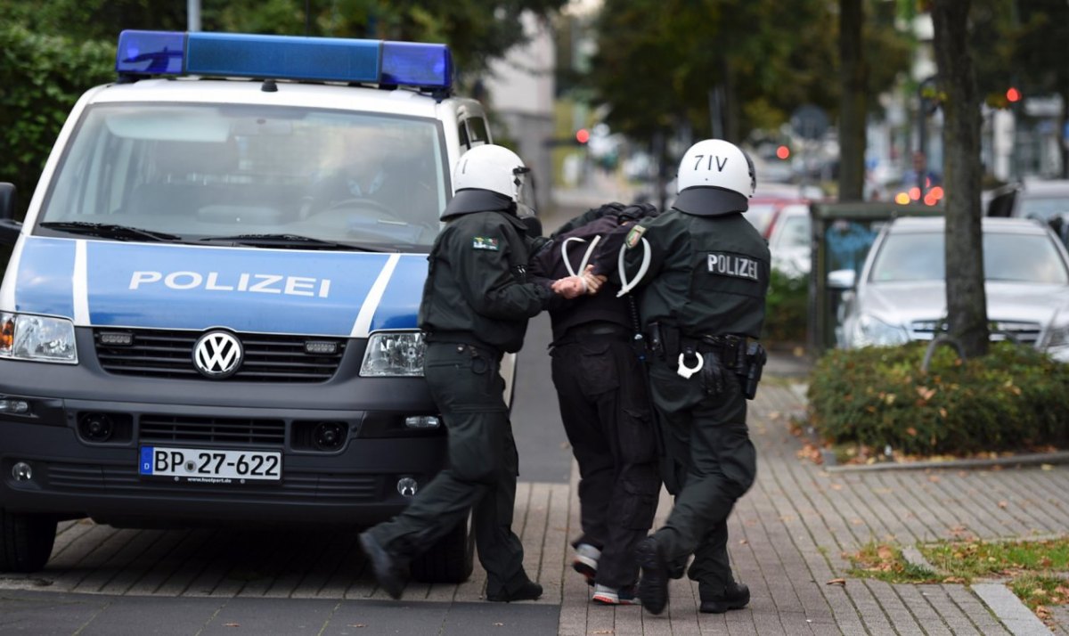 Polizeieinsatz Hoologans Essen Hbf.jpg