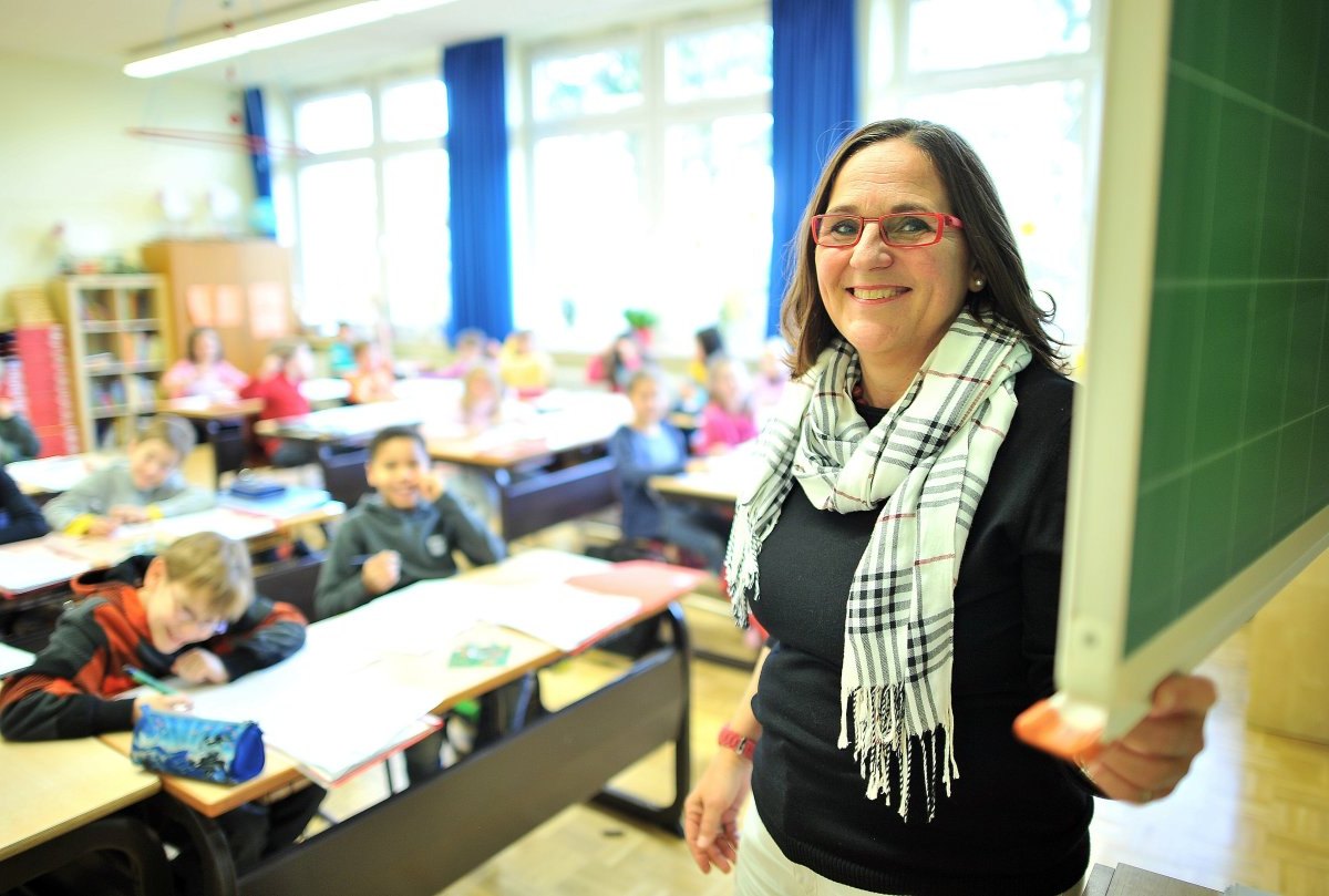 Schulleiterin Birgitta Berndsen im Unterricht Essen.jpg