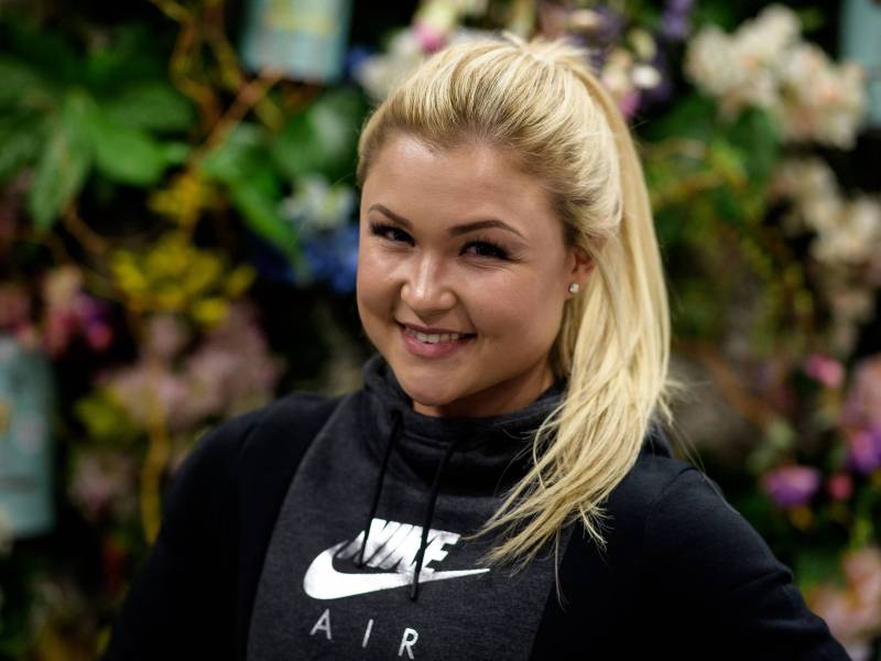 Sophia Thiel trägt keinen BH.
