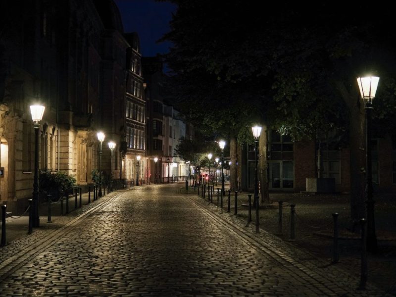 Düsseldorf Straße mit Laternen