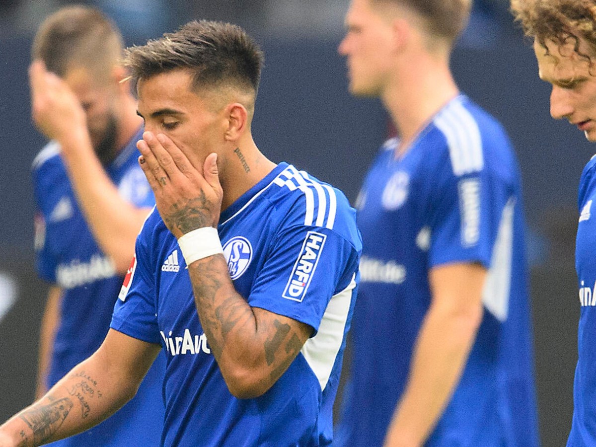 Ein besorgter Rodrigo Zalazar beim FC Schalke 04.