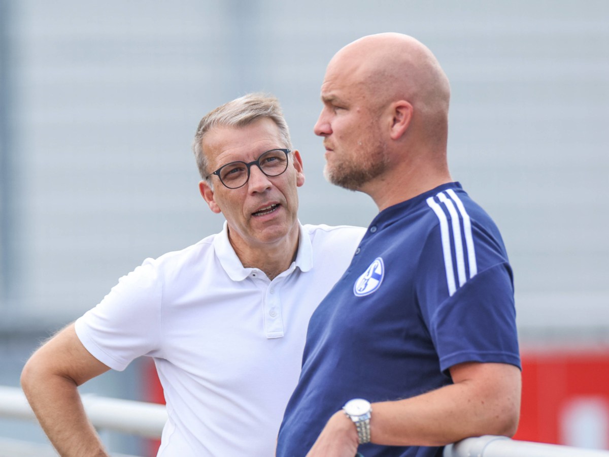 Die Schalke-Bosse Peter Knäbel und Rouven Schröder im Gespräch.