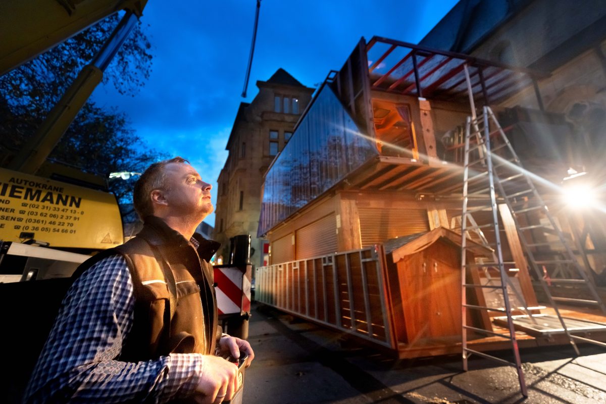 Weihnachtsmarkt Dortmund Rudi Isken von Rudis Hütte Glühwein