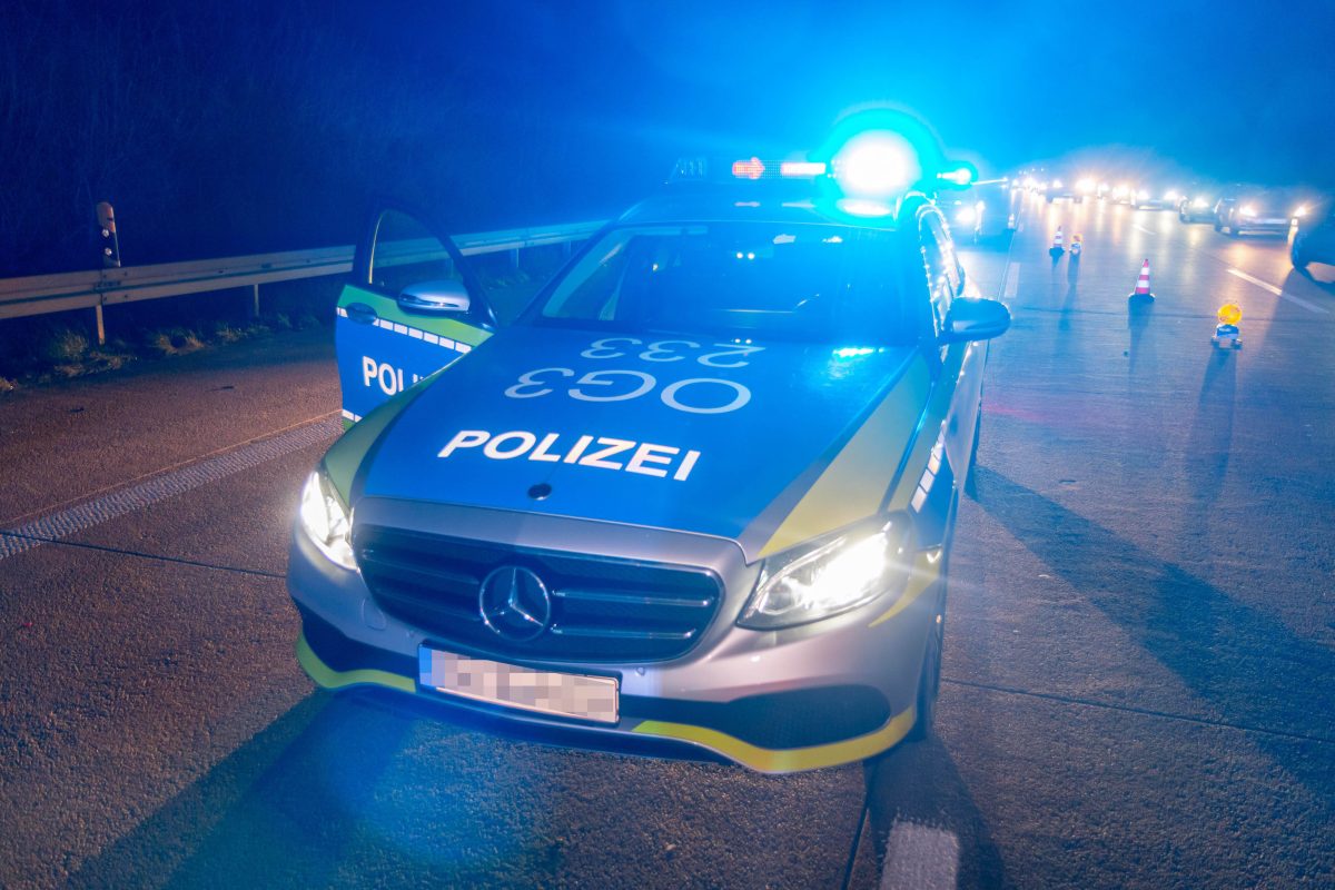 A44 in NRW Symbolbild Unfall Polizei