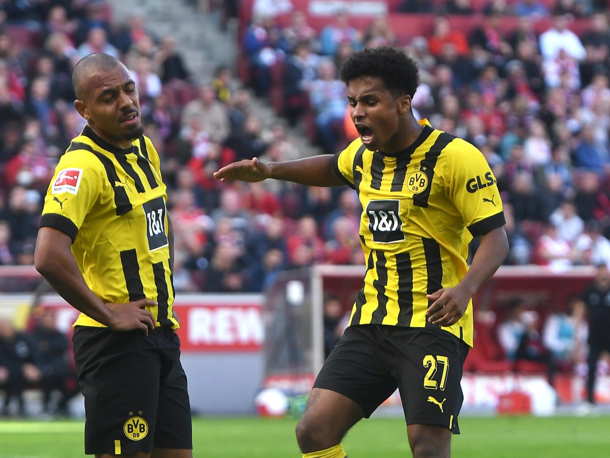 Frust bei Donyell Malen (l.) von Borussia Dortmund.