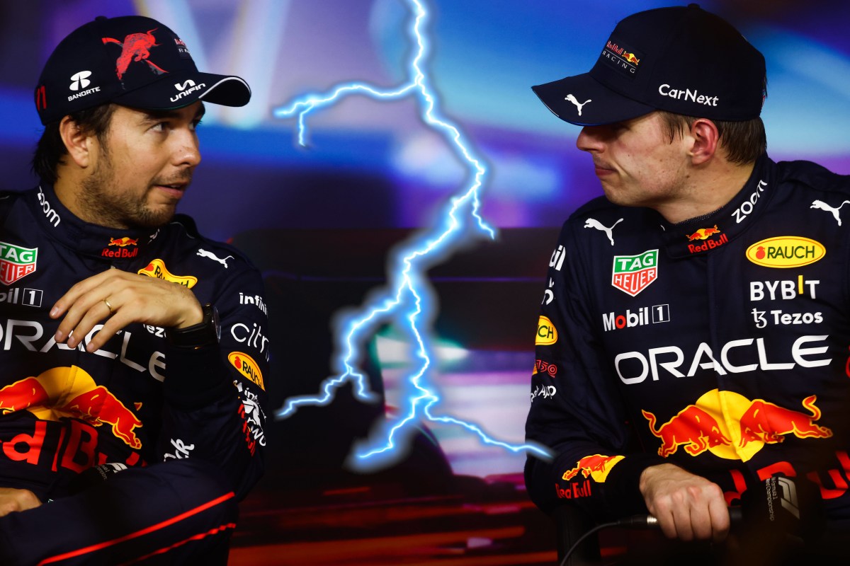 Sergio Perez und Max Verstappen schauen sich böse an.