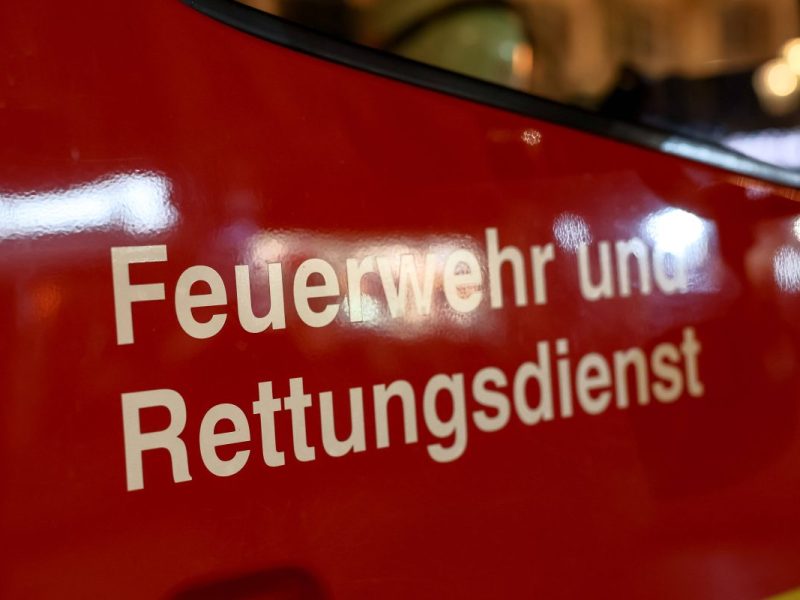 Flughafen Köln/Bonn Feuer am Bahnhof Symbolbild
