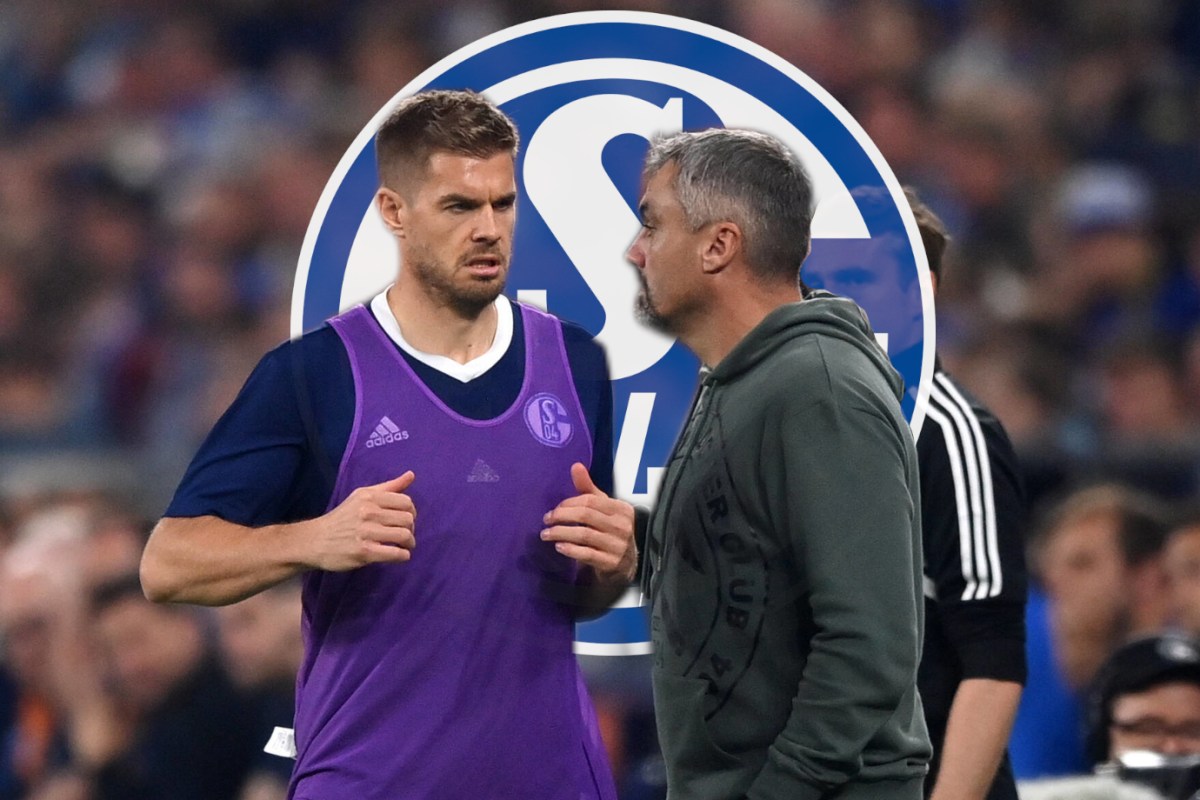 Thomas Reis und Simon Terodde beim FC Schalke 04 im Gespräch.