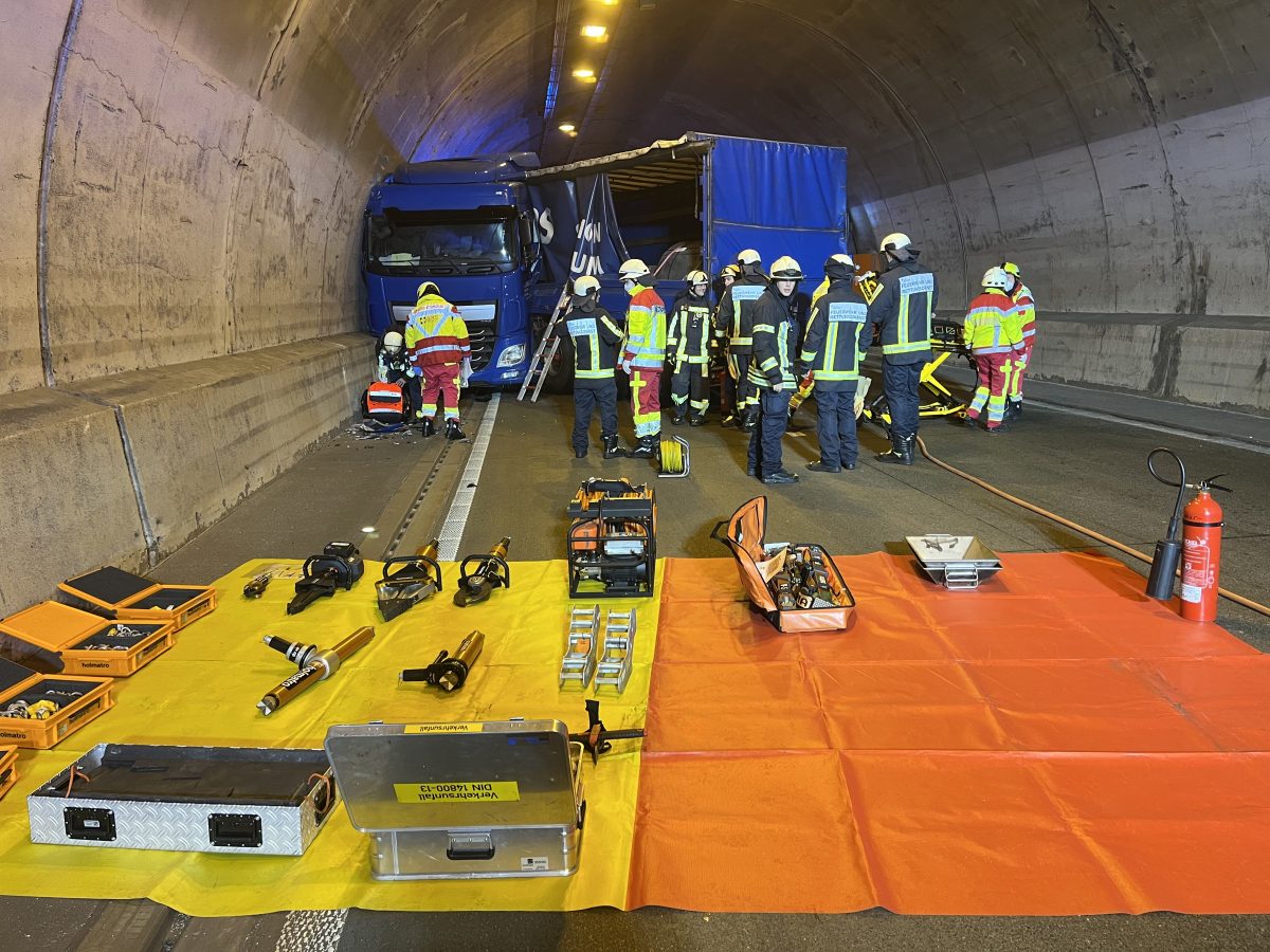 A448 in Bochum Lkw-Unfall