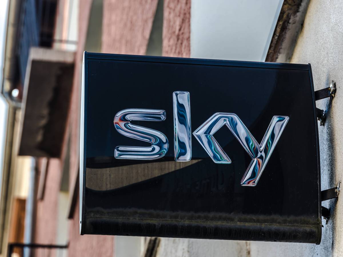Sky steht in Deutschland zu Verkauf.