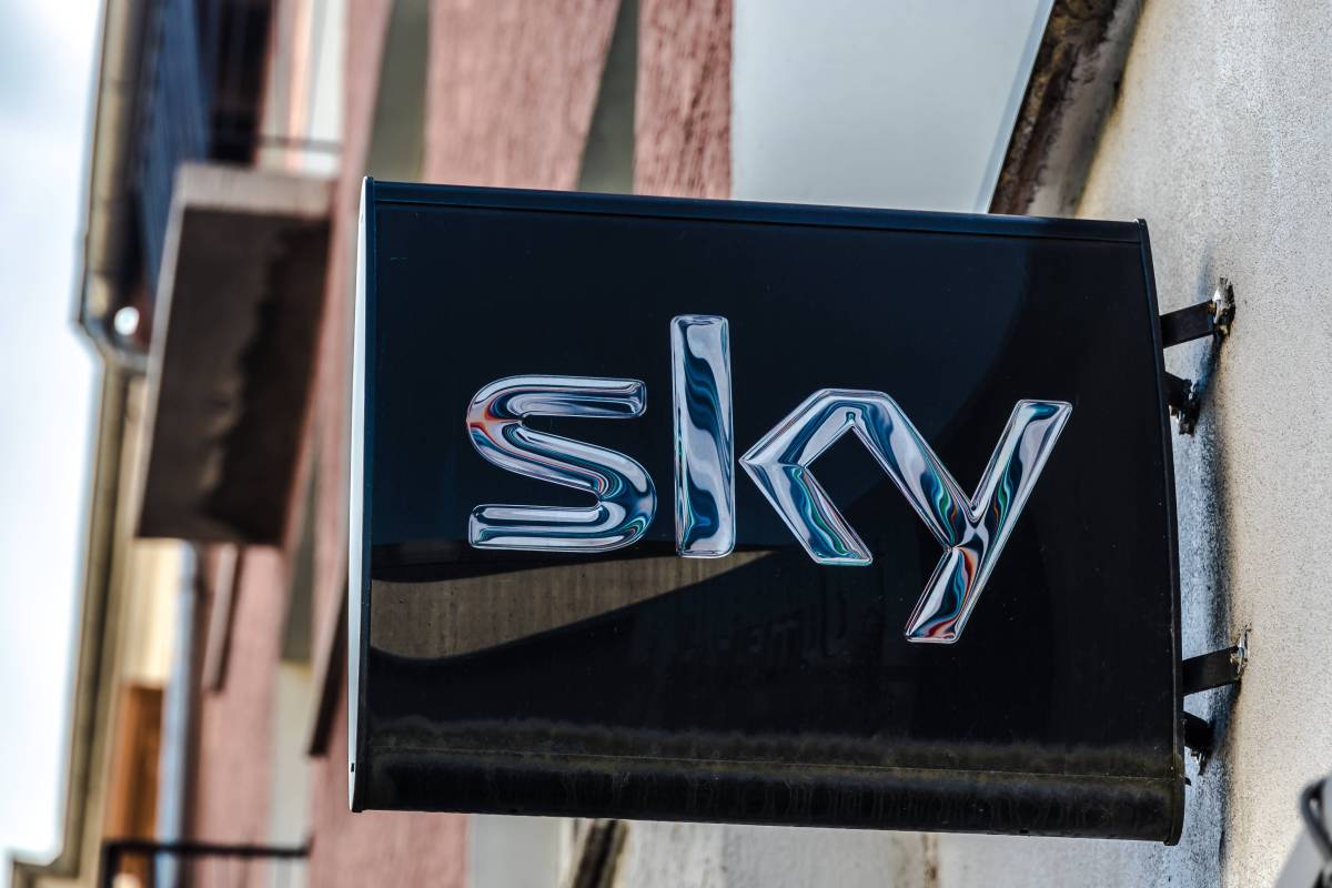 Sky steht in Deutschland zu Verkauf.