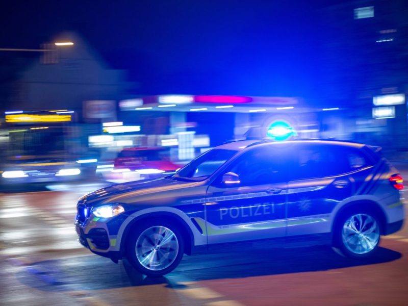 NRW Polizei Blaulicht Bus Symbolbild