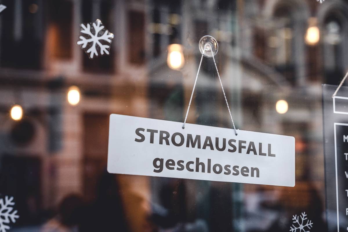 Dortmund: Ein Schild warnt vor Stromausfall