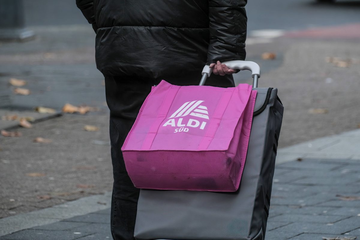 Aldi Kunde Tasche Symbolbild