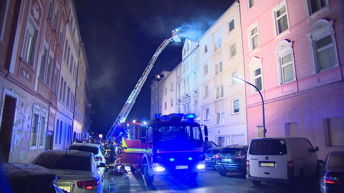 Dortmund: Brand In Mehrfamilienhaus! Feuerwehr Sperrt Wichtige ...