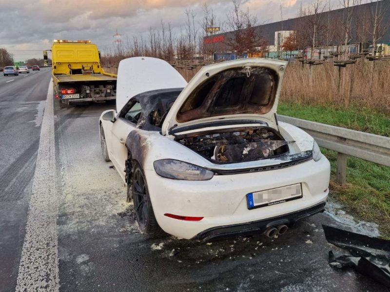 A1 in NRW ausgebrannter Porsche