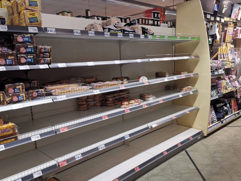 Edeka leeres Regal