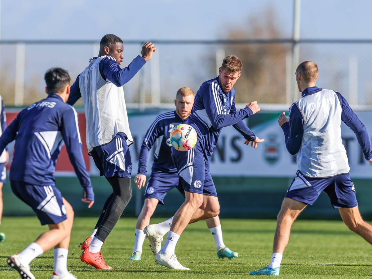 Der FC Schalke greift bei seinen Spielern durch.