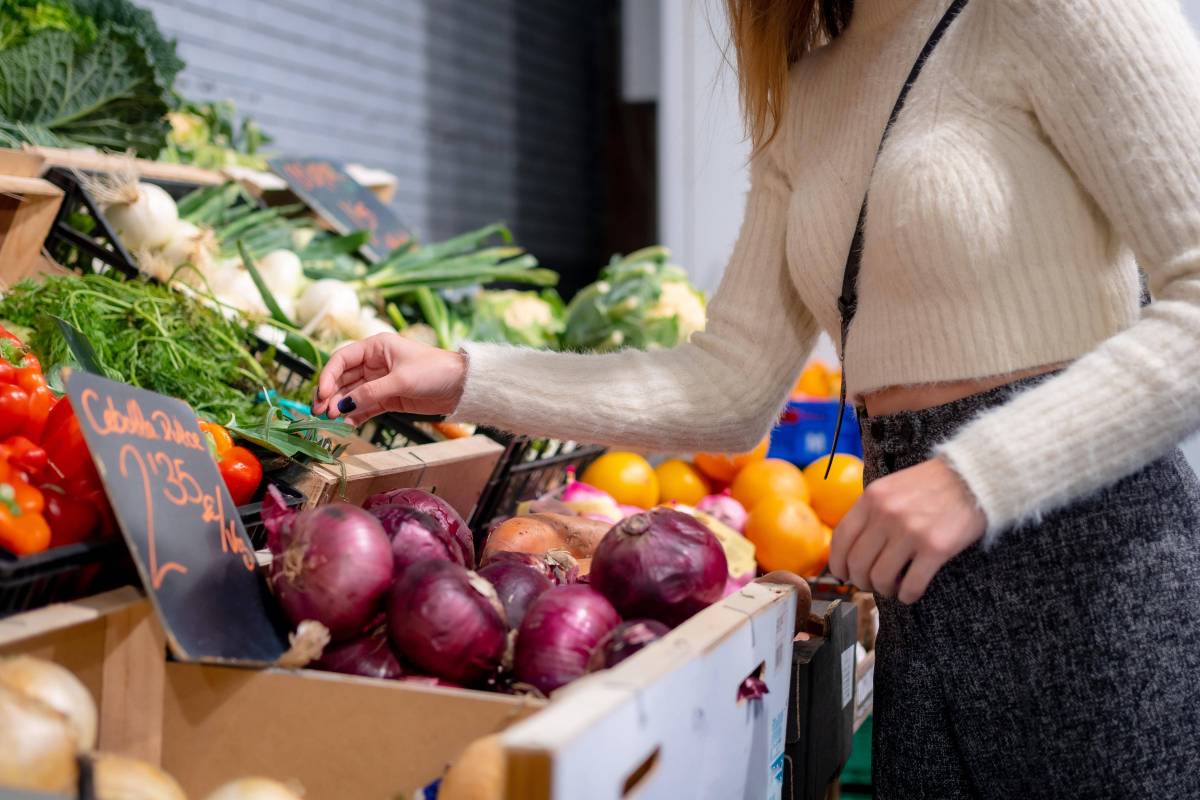 Laut Berechnungen der Diakonie Deutschland können sich Menschen mit dem Bürgergeld-Regelsatz keine gesunde Ernährung leisten.