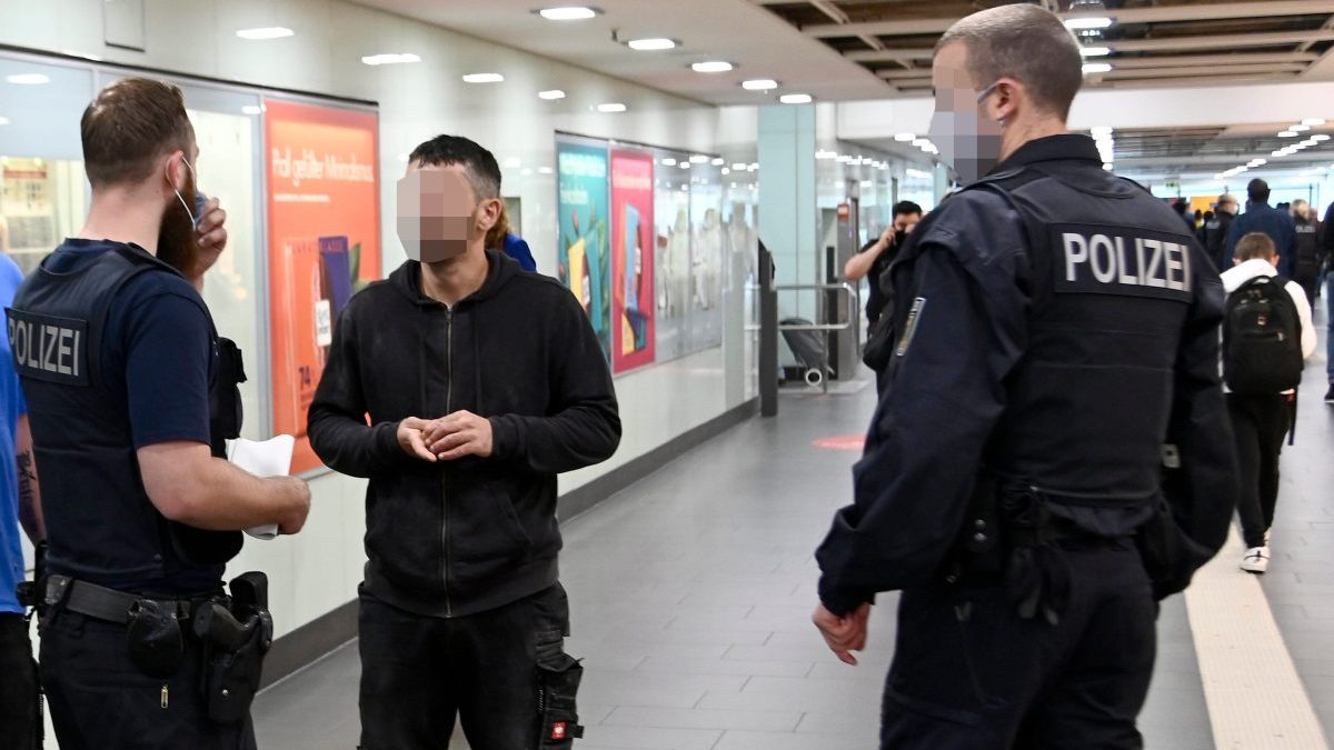 Bundespolizisten im Hauptbahnhof Essen