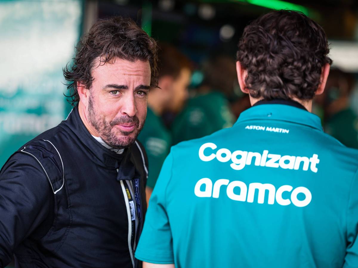 Formel 1: Fernando Alonso hält den Ball flach.