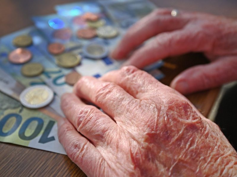 Im Juli 2023 soll eine erneute Erhöhung für Rentner kommen. Doch eine Berufsgruppe kann schon jetzt von mehr Geld im Ruhestand profitieren.
