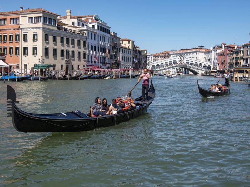 Urlaub in Italien: Die neuen Regeln könnten die Urlaubsfreude dämpfen.