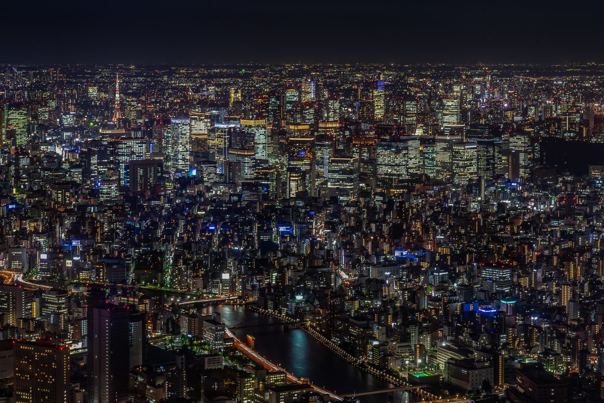 Ein Blick über Tokio bei NAcht.