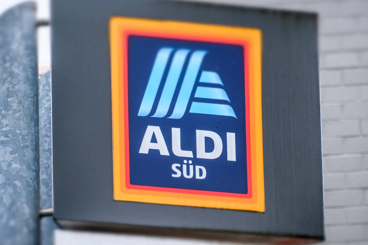 Aldi: Frau kauft dieses Produkt und fällt an der Kasse fast vom Glauben ab.