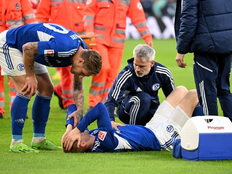 FC Schalke 04: Seit seiner Verletzung kam Sepp van den Berg nicht mehr zum Einsatz.