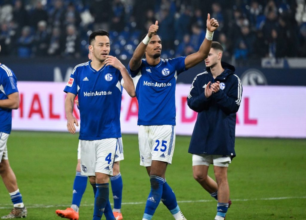 Maya Yoshida und Moritz Jnez