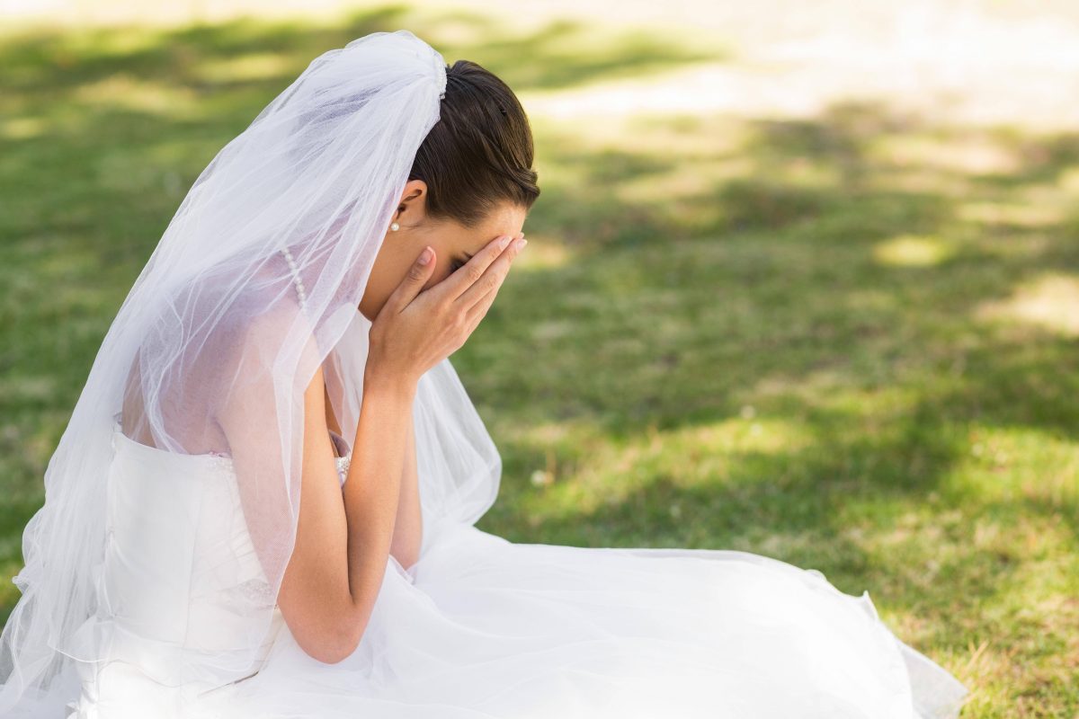 Eine verzweifelte Braut aus England kämpft darum, ihren Ex-Freund von ihrer eigenen Hochzeit fernzuhalten. Doch ihre Schwester treibt es auf die Spitze.