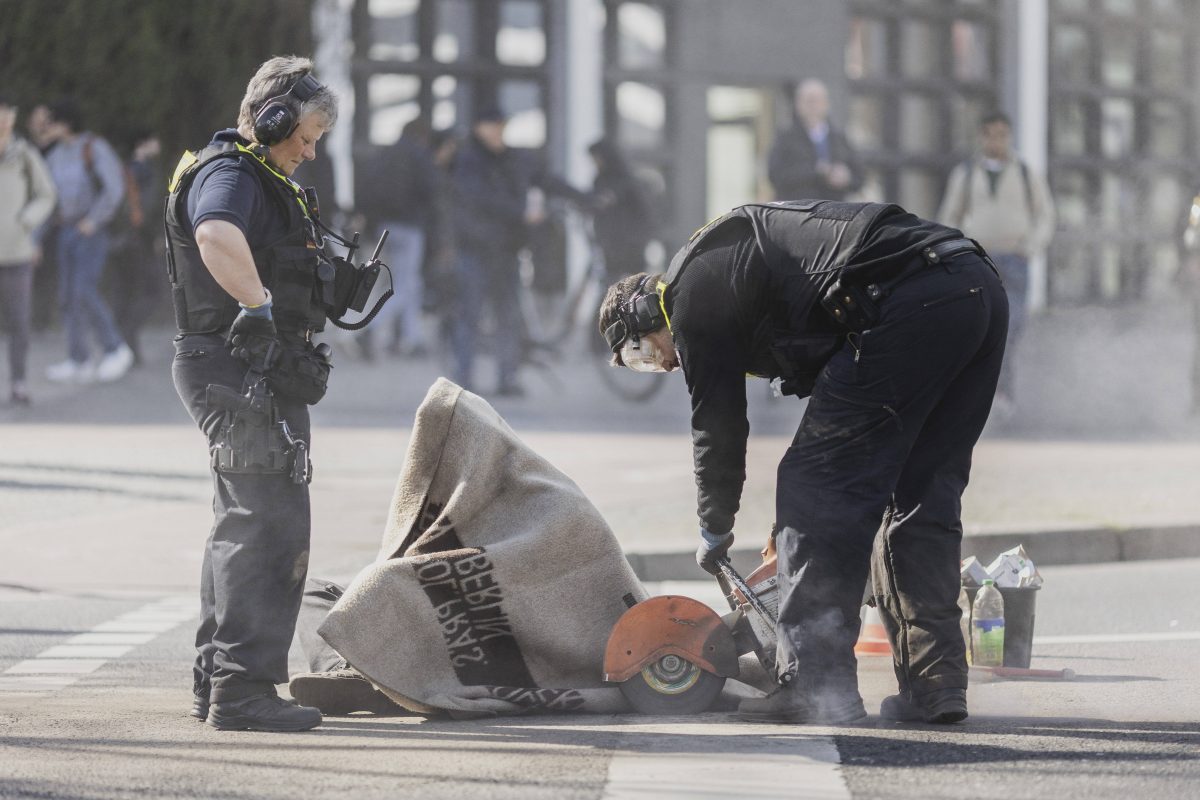 Die "Letzte Generation" kämpft weiter um ihre Forderungen in Berlin. Erneut wurden zahlreiche Straßen blockiert. Autofahrer reagieren teilweise brutal.