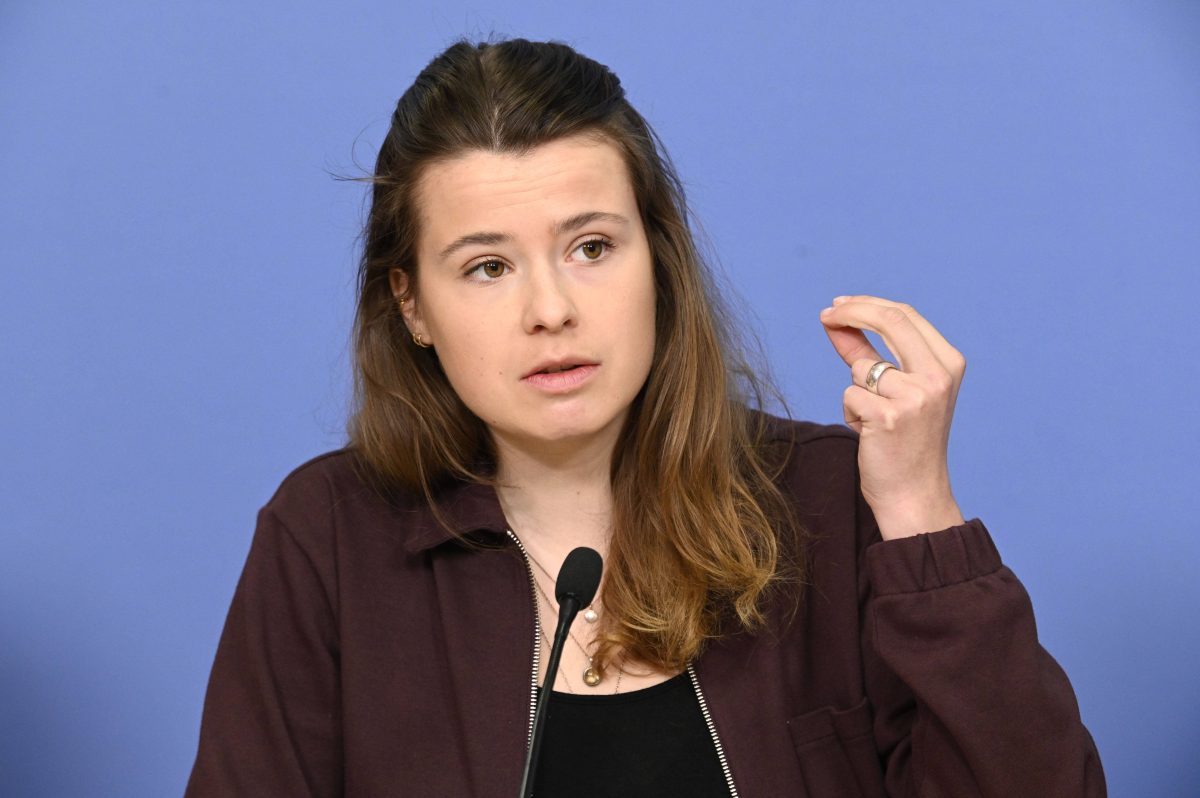 Polizei und Staatsanwaltschaft sind gegen die "Letzte Generation" in einer bundesweiten Razzia vorgegangen. Luisa Neubauer übt scharfe Kritik.