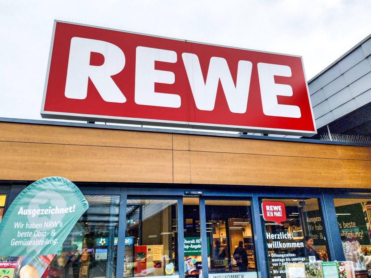 Ein Hausverbot fÃ¼r SchÃ¼ler in einem Rewe-Markt sorgte fÃ¼r ordentlich Wirbel auf Social Media. So reagiert der Konzern.