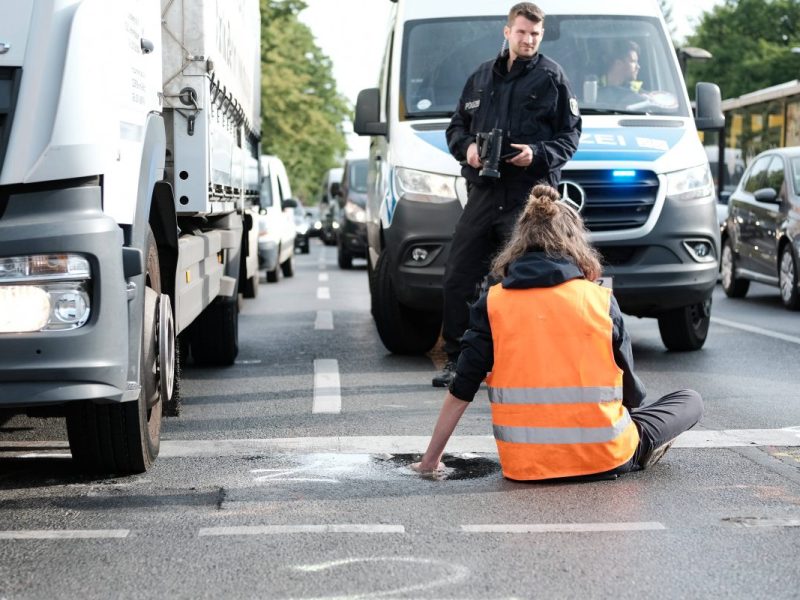 Nach der bundesweitern Razzia wollen die Aktivisten der 