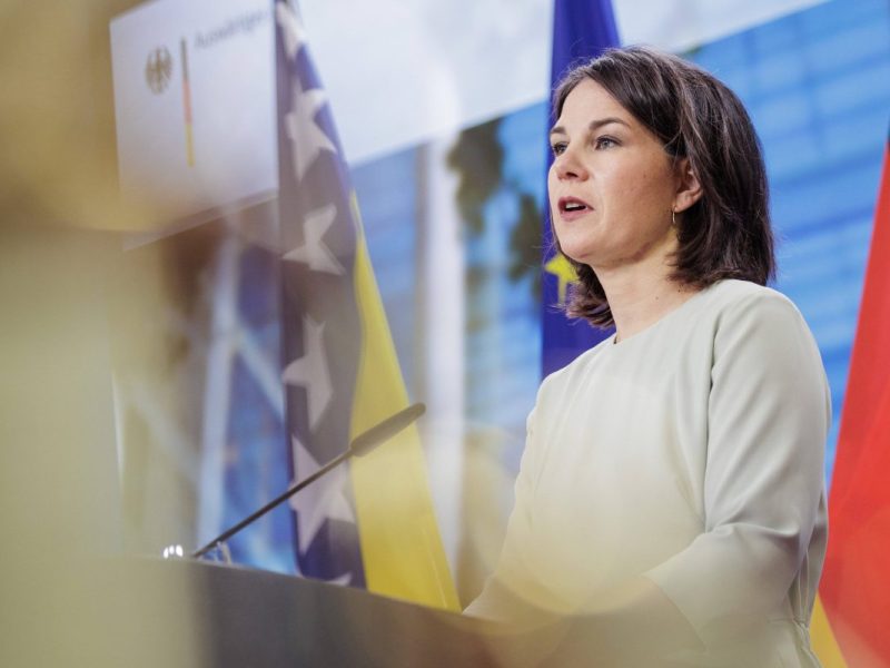 Angesichts des Angriffskrieges auf die Ukraine sagt Annalena Baerbock eine 