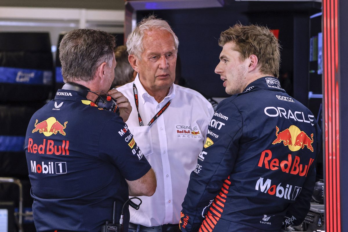 Helmut Marko im Gespräch mit Christian Horner und Formel-1-Weltmeister Max Verstappen.
