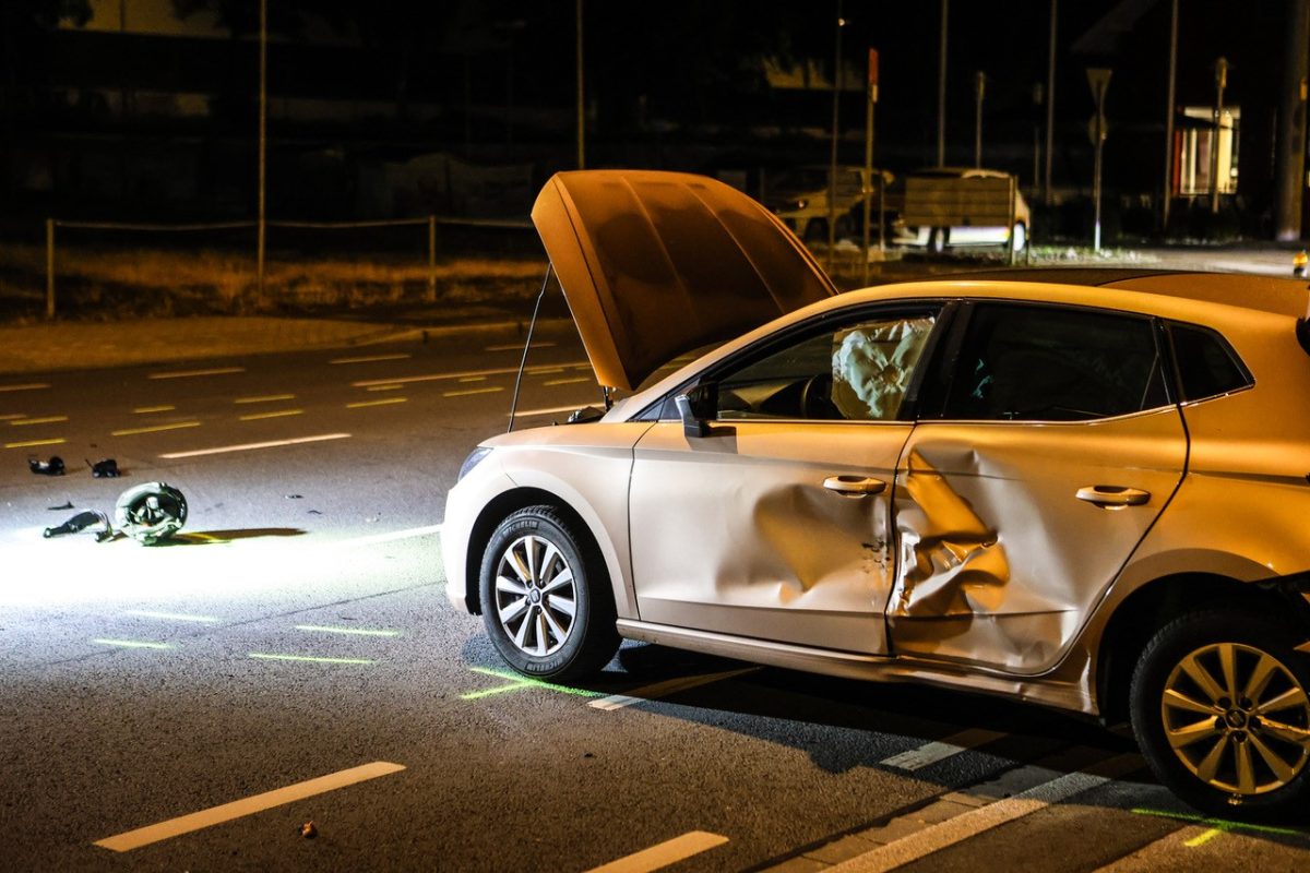 Im Ruhrgebiet kollidierte am Donnerstagabend (13. Juli) ein 20-jähriger Motorradfahrer mit einer 27-jährigen Autofahrerin und starb noch am selben Abend.