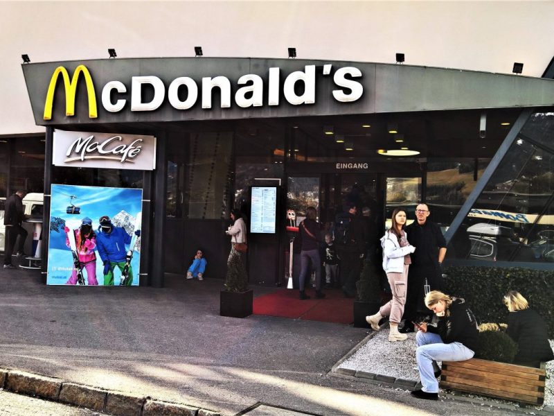 In den USA schaffte es McDonald's unfreiwillig zum Internetphänomen. Durch einen Grusel-Milkshake mit dem Namen Grimaceshake