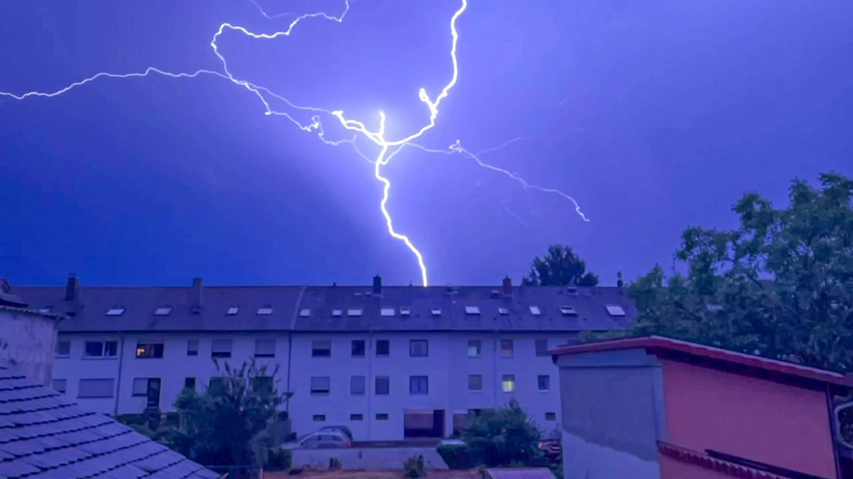 Wetter in NRW: Wetter-Experte Dominik Jung sagt weitere Hitzewelle für Deutschland voraus. Am Wochenende kann es es aber auch zu Unwetter in Deutschland kommen.