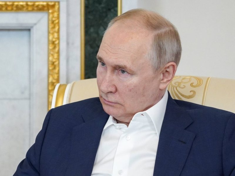 Seit fast nun schon eineinhalb Jahren führt Wladimir Putin seinen Angriffskrieg auf die Ukraine. Auch die Propaganda erfährt immer wieder ein neues Level.