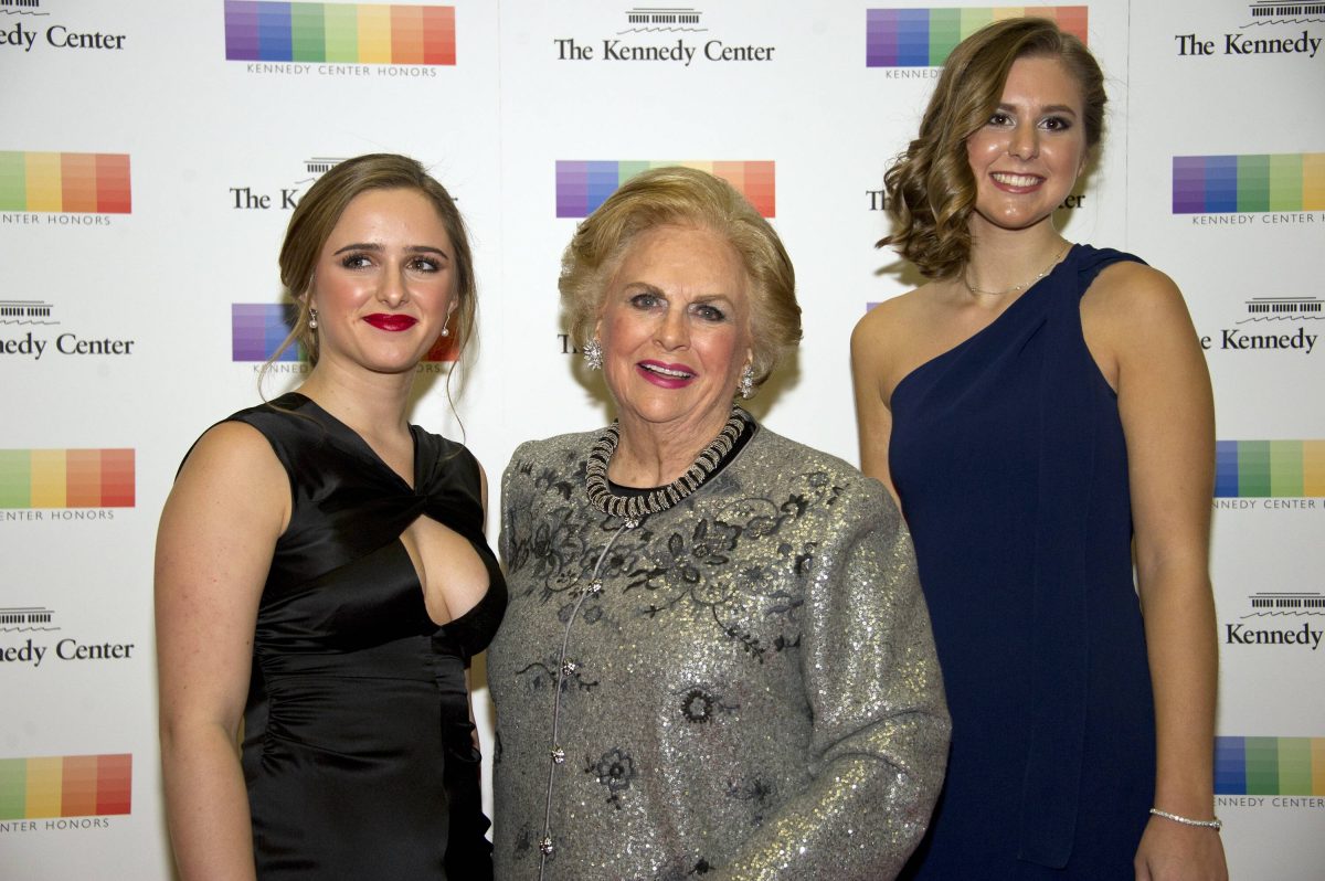 Jacqueline Mars mit ihre Enkelinnen Graysen Airth (l.) und Katherine Burgstahler.