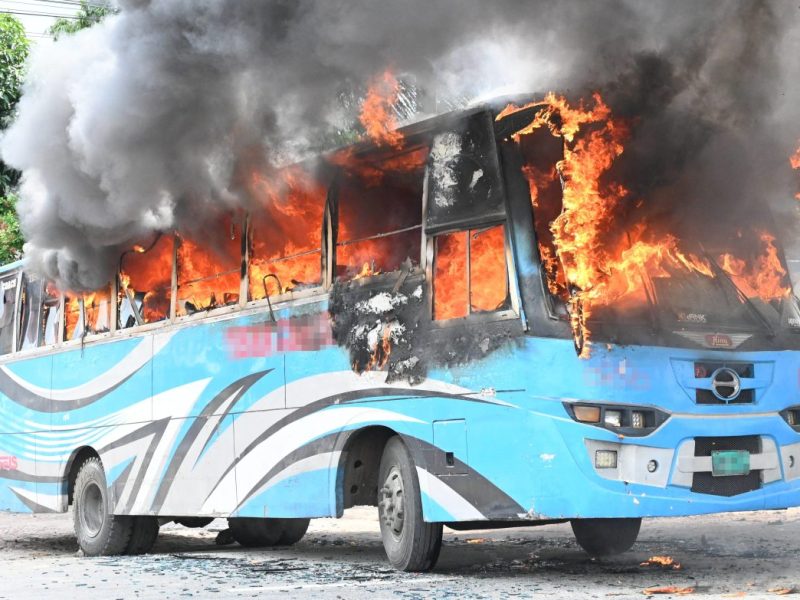 Bus brennt