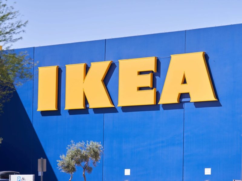 Ikea: Neunjähriger Junge verschwindet bei Besuch im Möbelhaus. Die Polizei sucht im Hafenbecken.